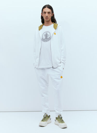 Moncler Logo Patch Zip-Up Sweatshirt White mon0156013