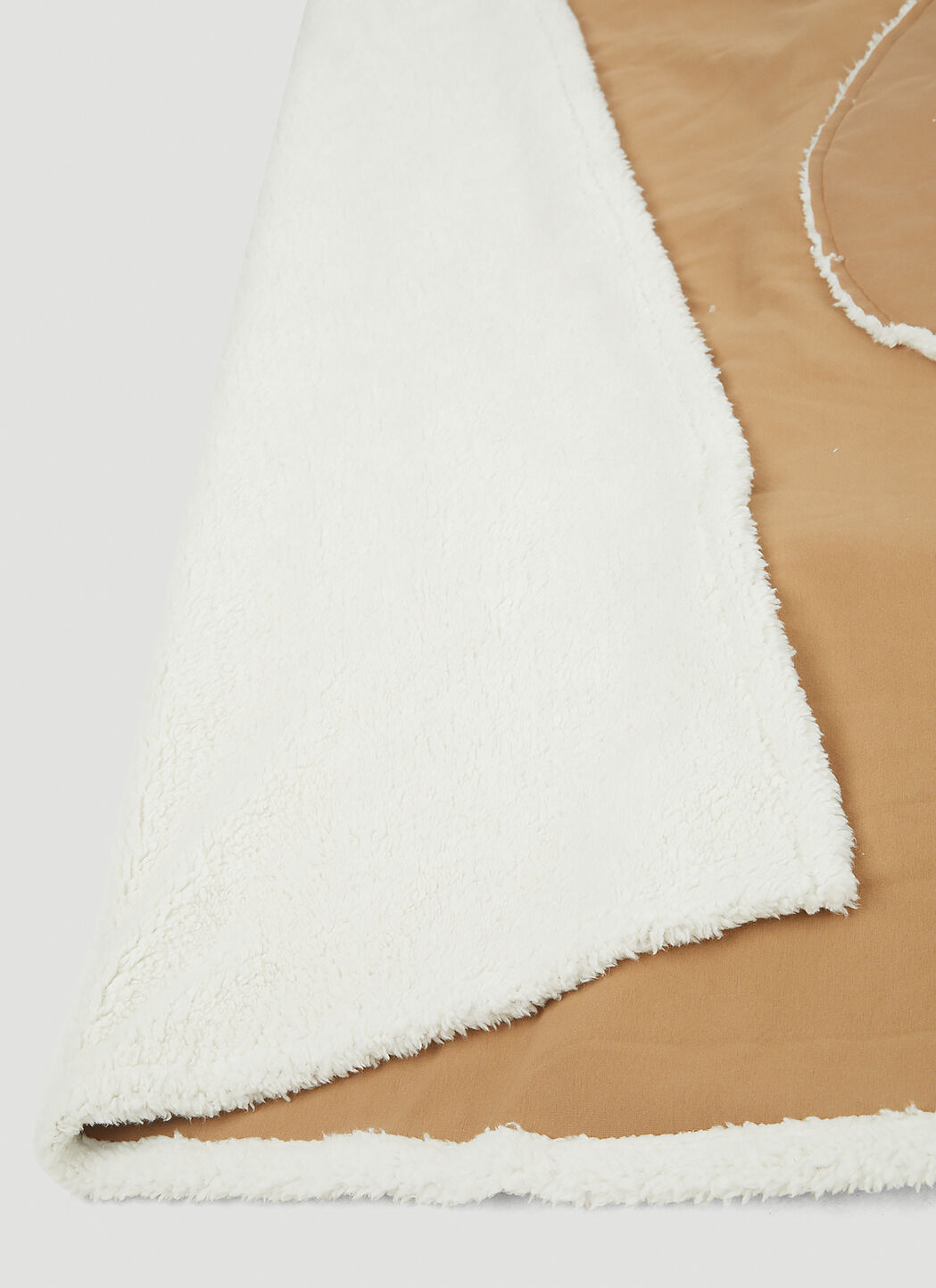 vivienne throw ugg