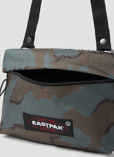 Eastpak x UNDERCOVER カモフラージュ クロスボディバッグ ブルー une0152007