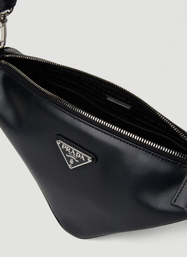 Prada 트라이앵글 크로스바디 백 블랙 pra0152062