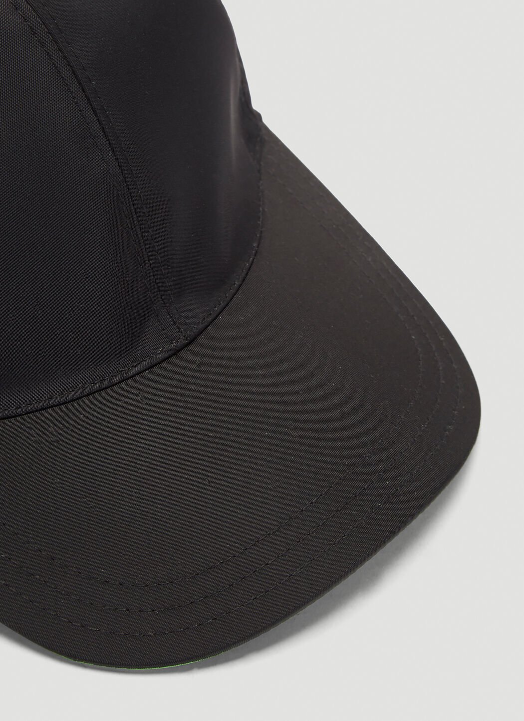 プラダのキャップ Prada Men's' Logo Patch Nylon Cap in Black | LN-CC®