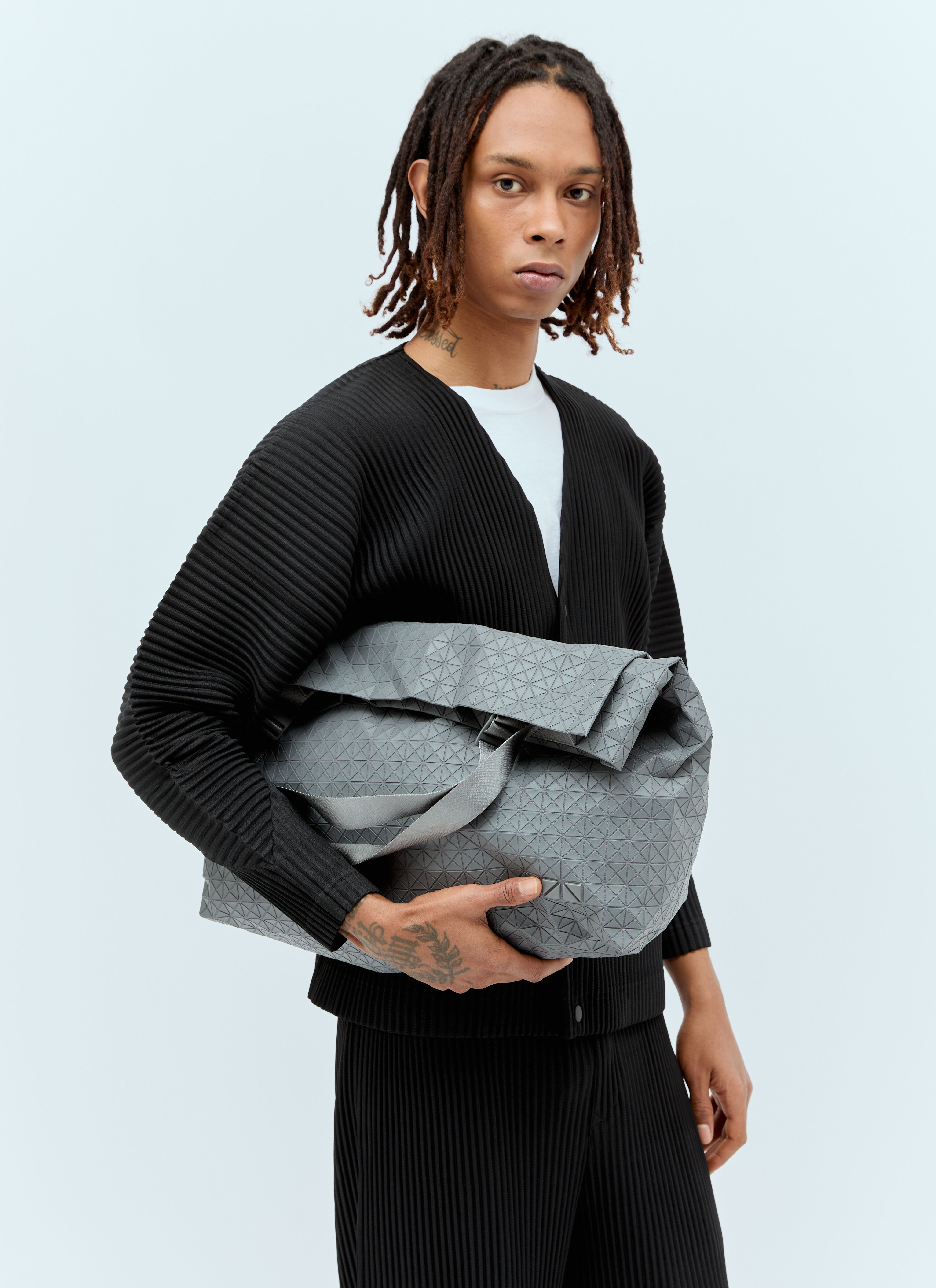 BAO BAO ISSEY MIYAKE 機能的な「TRACK」シリーズ 新色が10月に