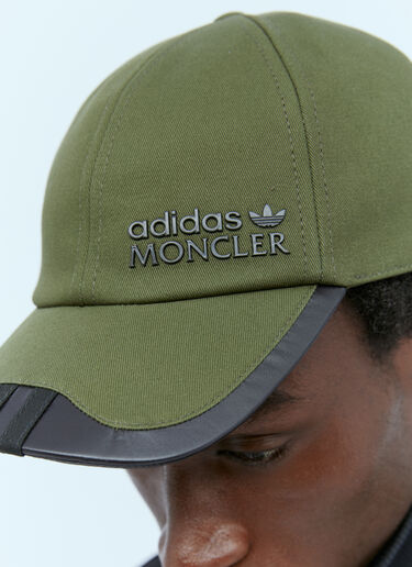 Moncler x adidas Originals 로고 아플리케 베이스볼 캡 올리브 mad0154011