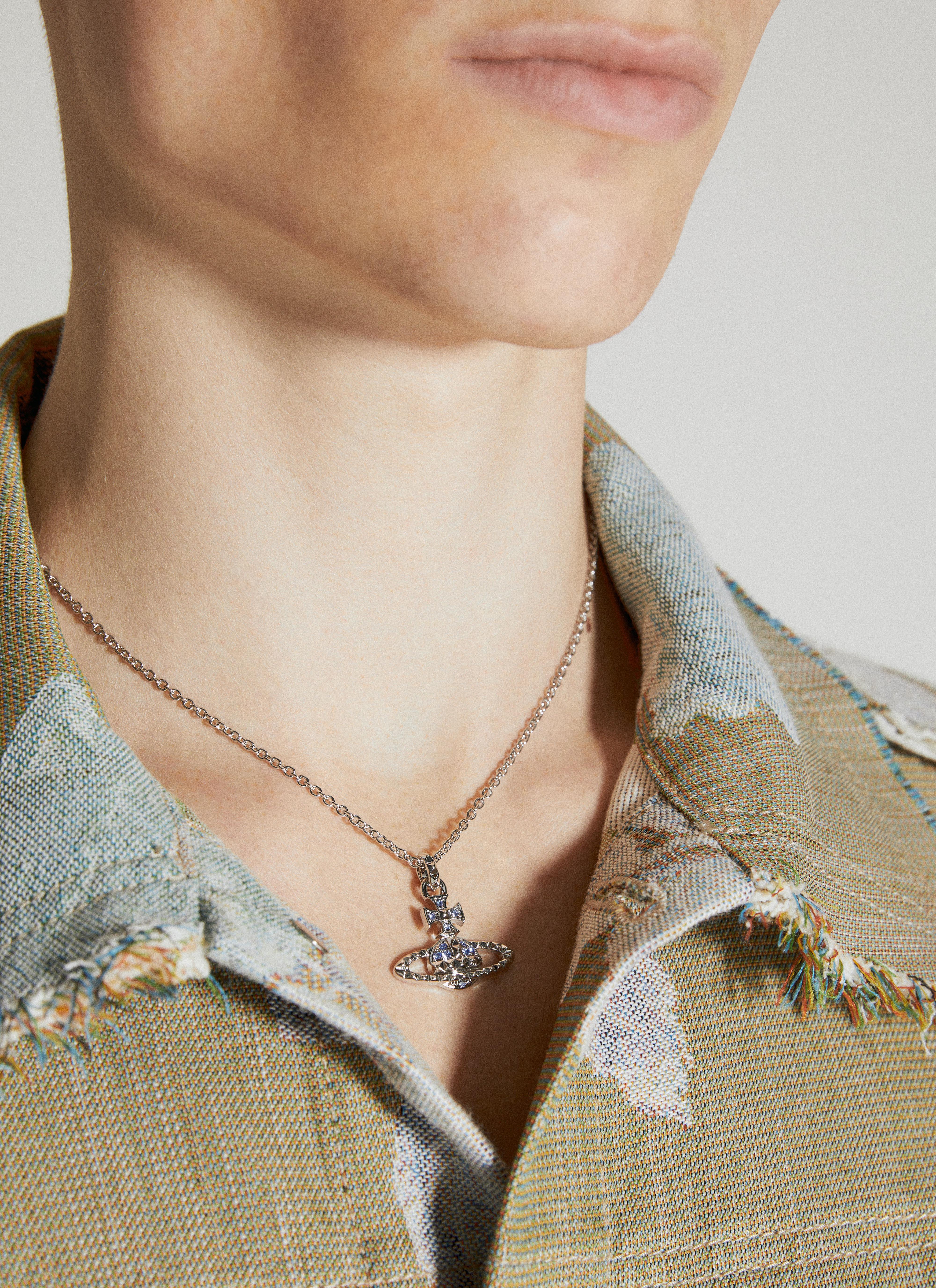 Vivienne westwood mayfair bas relief pendant 2025