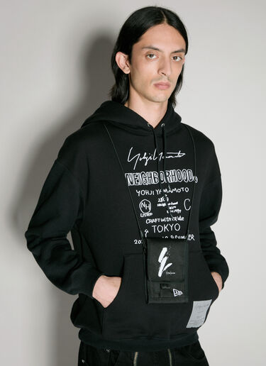 Yohji Yamamoto 로고 프린트 넥 파우치 블랙 yoy0154015