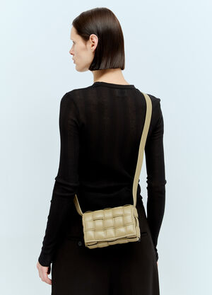 Bottega Veneta 패디드 카세트 스몰 숄더백 화이트 bov0255077