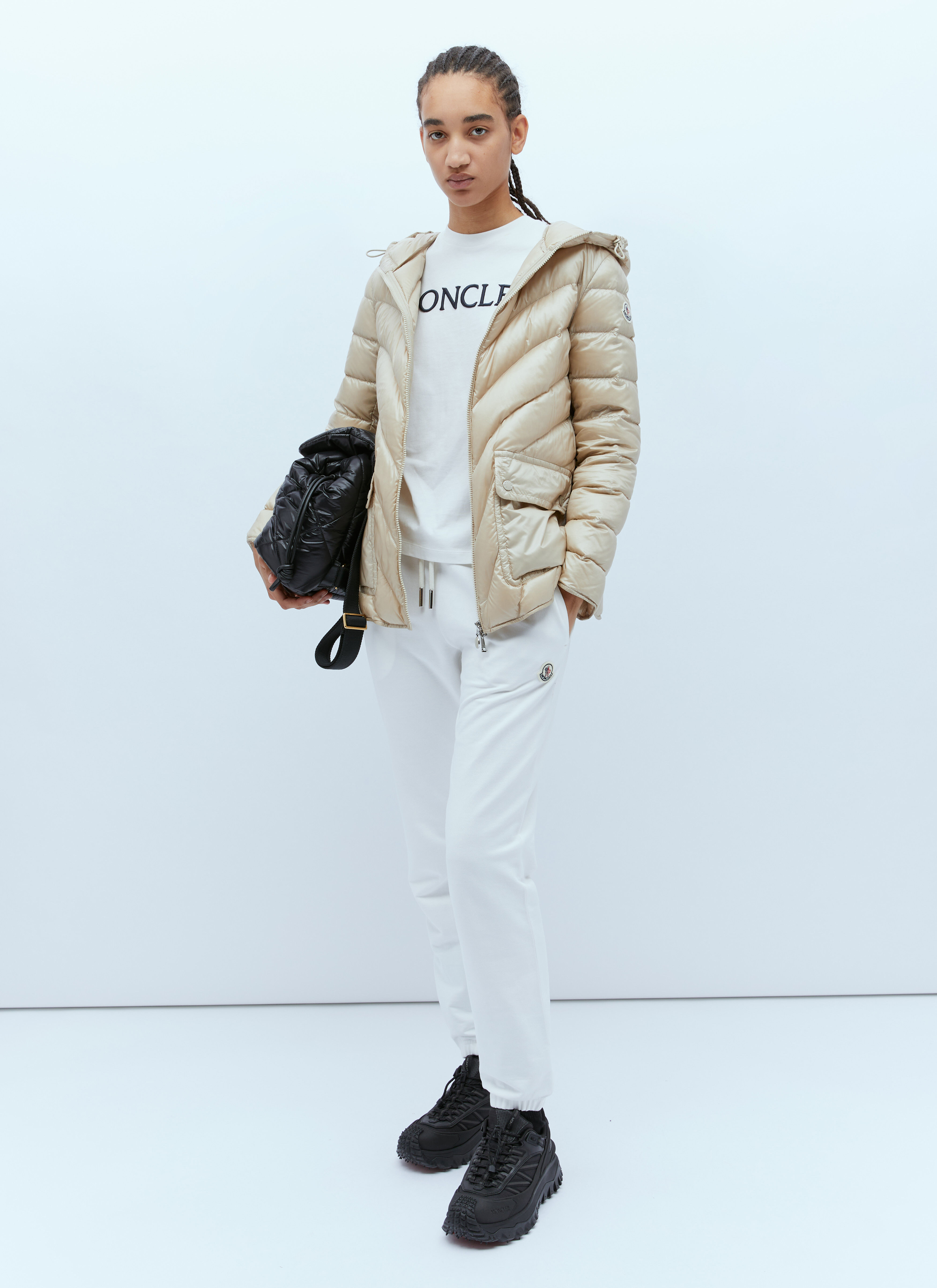 Moncler レディース アルジェンノ ショートパーカー の ベージュ Moncler レディース アルジェンノ ショートパーカー の ベージュ
