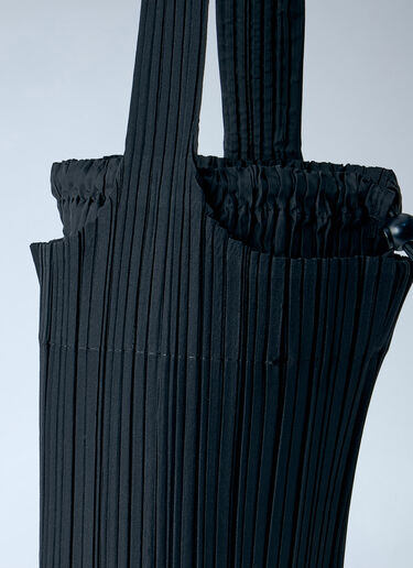 LN-CC® - Pleats Please Issey Miyake: Pleats Swan Bag - Black Pleats Please Issey Miyake Pleats Swan Bag Black plp0266023