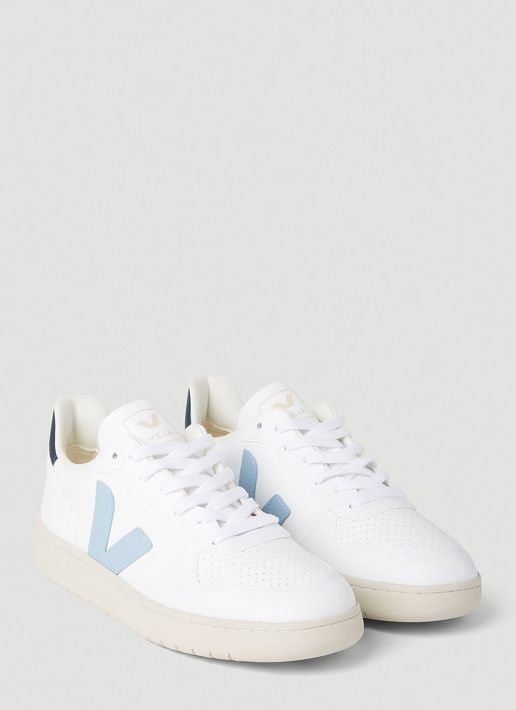Veja v10 swedish blue on sale