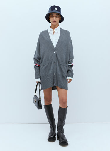 誇張された V ネック ウール カーディガン Thom Browne 誇張された V ネック ウール カーディガン グレー thb0253015