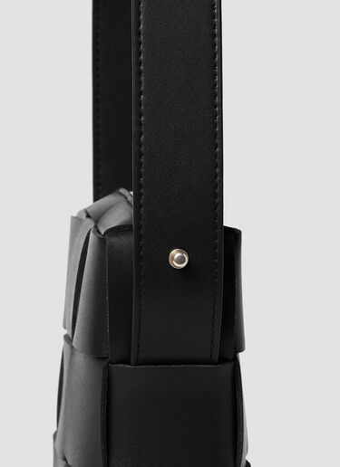 Bottega Veneta カセットデザインのジッパー付きフォンポーチ ブラック bov0154021