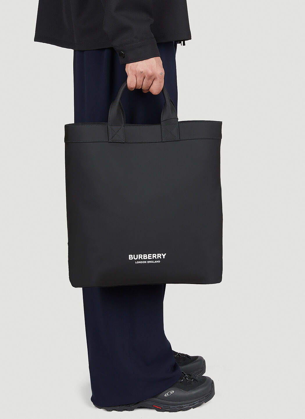 Burberry crest tote 2025