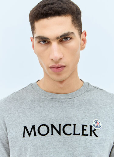 Moncler Logo Patch T-Shirt Grey mon0157032