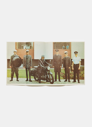 Books Models: A Collection of 132 German Police Uniforms and How They Should be Worn by Erik Kessels Black dbn0590049