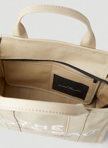 Marc Jacobs 로고 프린트 스몰 토트 백 베이지 mcj0247043