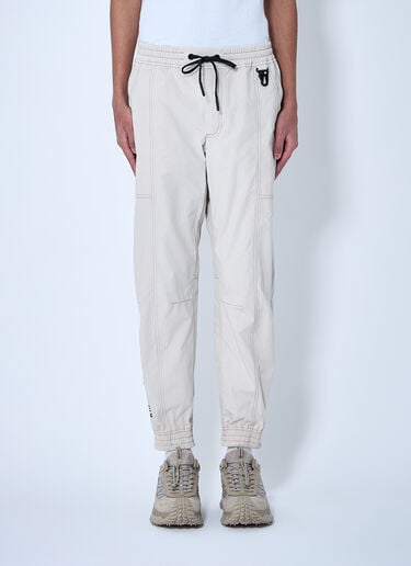 Moncler Grenoble ロゴパッチカーゴパンツ  ベージュ mog0159003