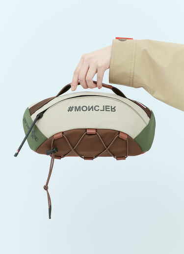 Moncler Grenoble 로고 아플리케 벨트 백 베이지 mog0255013