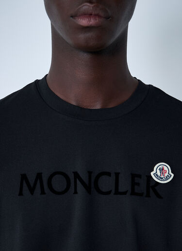 Logo Motif T-Shirt Moncler Logo Motif T-Shirt Black mon0161030