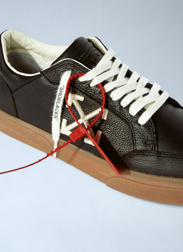 Off-White Vulcanized Sneakers Black ofw0160110