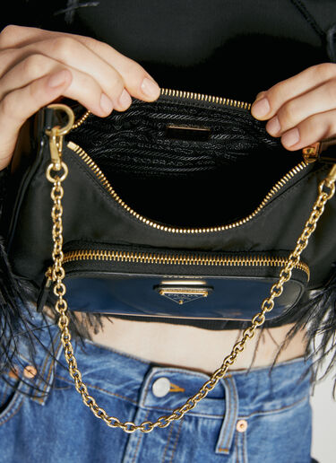 Re-Nylon 로고 플라크 숄더백 Prada Re-Nylon 로고 플라크 숄더백 블랙 pra0255017