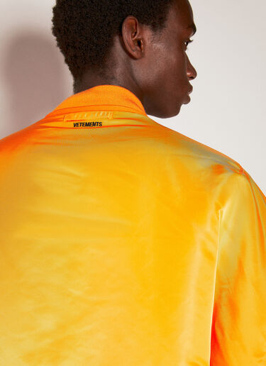 フード付きボンバージャケット Vetements フード付きボンバージャケット グリーン vet0154007