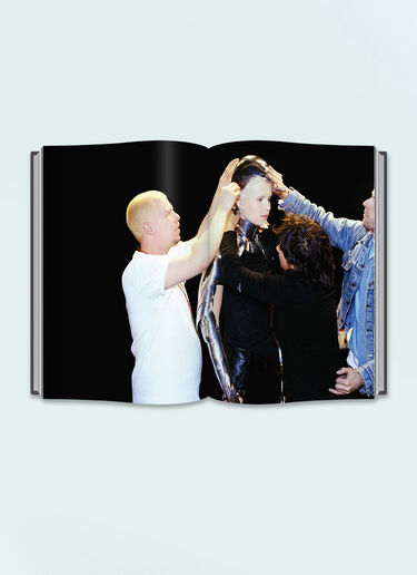 Alexander McQueen: Unseen Book Thames & Hudson Alexander McQueen: Unseen Book Multicolour wps0691297