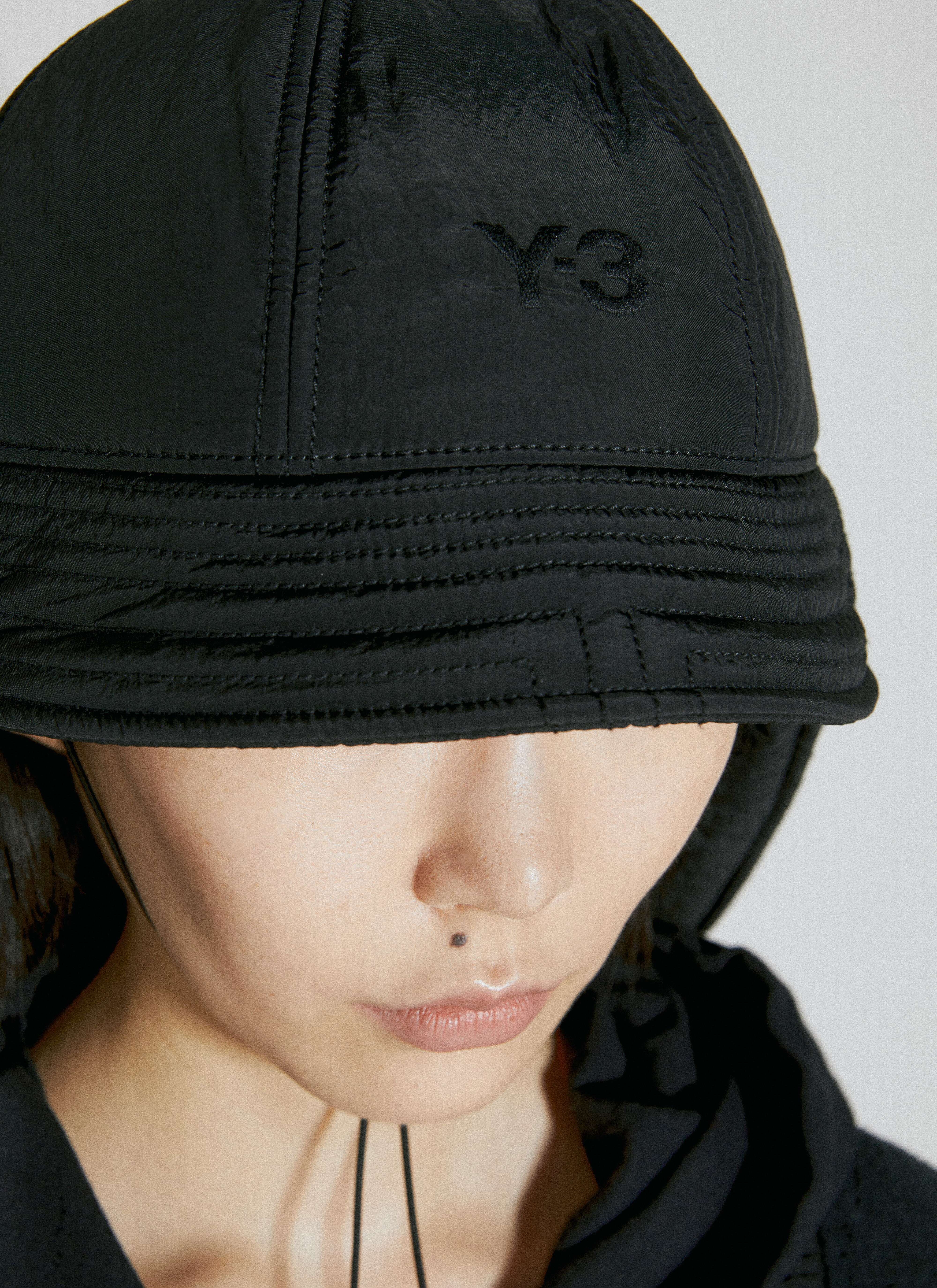 Y-3 女士绗缝渔夫帽在黑色| LN-CC®