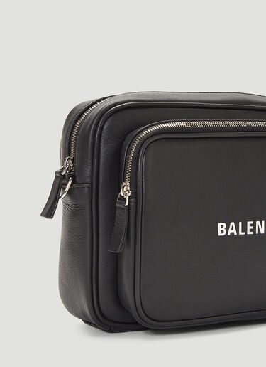 에브리데이 레더 크로스바디 백 Balenciaga 에브리데이 레더 크로스바디 백 블랙 bal0143074