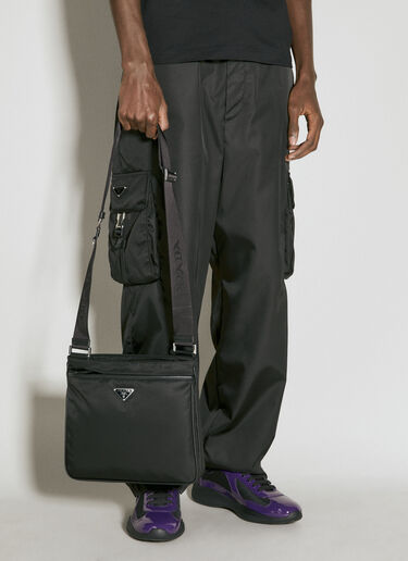 Prada 再生尼龙和十字纹皮革斜挎包 黑色 pra0155034