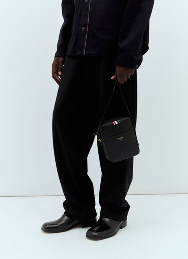 Thom Browne 4バー縦型カメラバッグ ブラック thb0157010