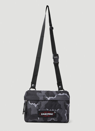 Eastpak x UNDERCOVER 카무플라주 크로스바디 백 블랙 une0152006