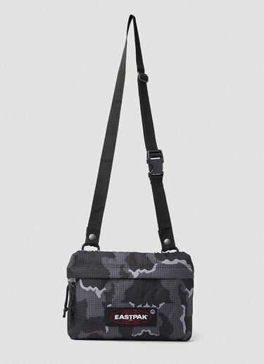 카무플라주 크로스바디 백 Eastpak x UNDERCOVER 카무플라주 크로스바디 백 블랙 une0152006