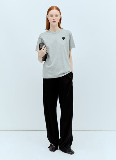 Comme Des Garçons PLAY 로고 패치 티셔츠 그레이 cpl0355007
