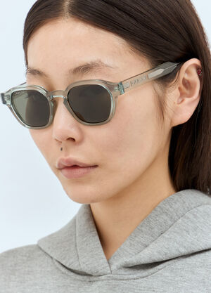 Gucci スクエアフレームサングラス グレー gus0357002