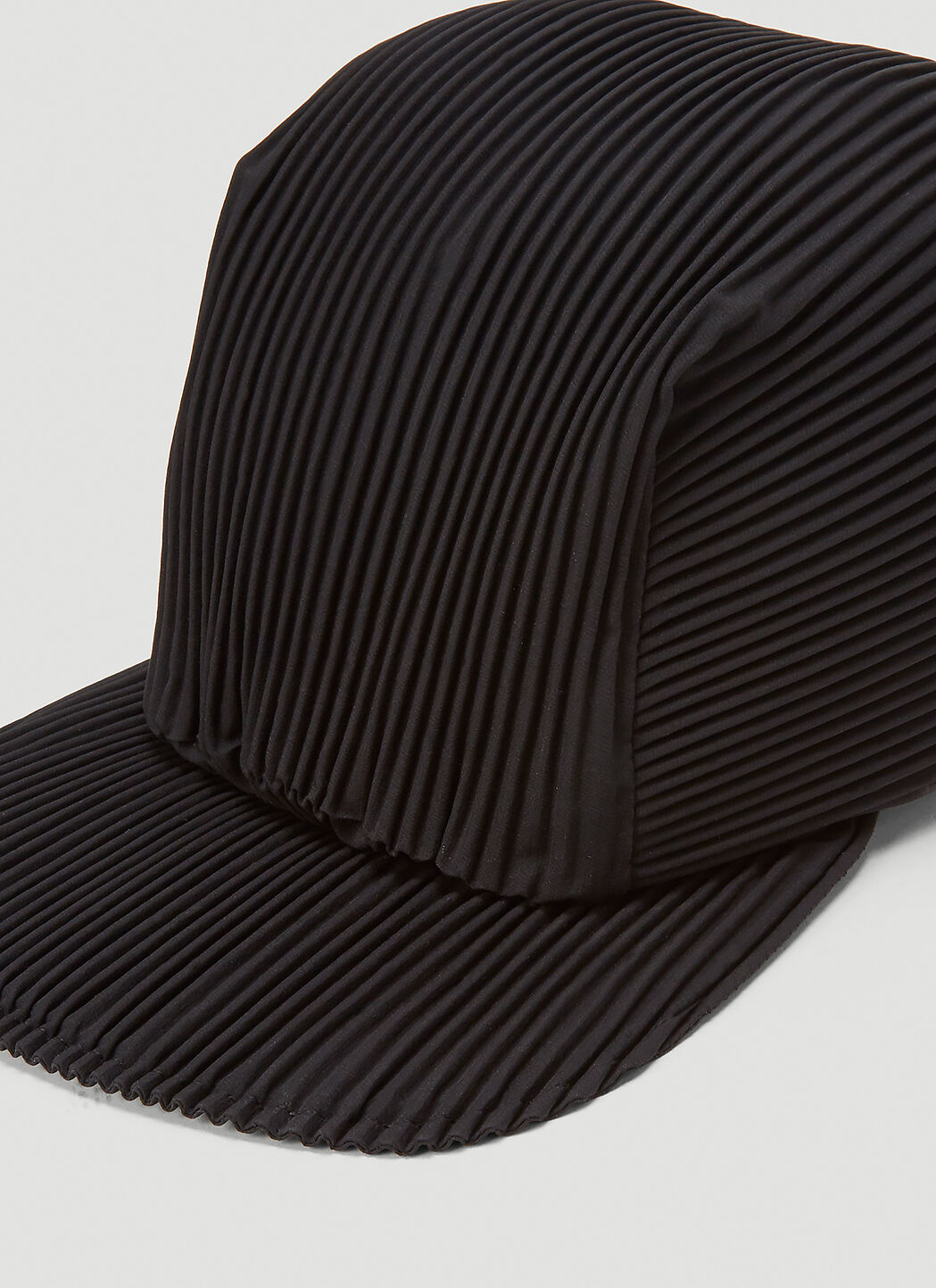 Homme Plissé Issey Miyake Pleats Cap in Black | LN-CC