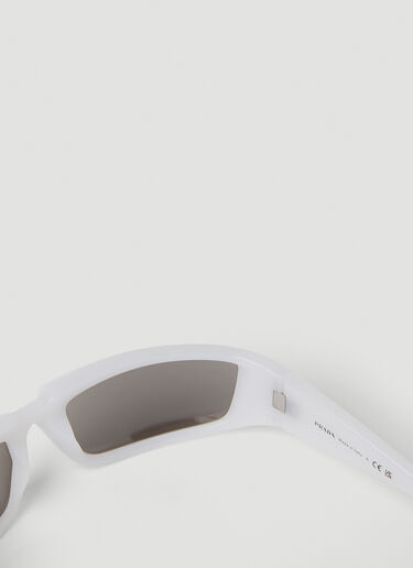 Prada D 形框太阳镜 白色 lpr0351002
