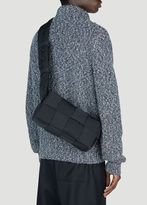 Bottega Veneta 패디드 카세트 크로스바디 백 블랙 bov0153029