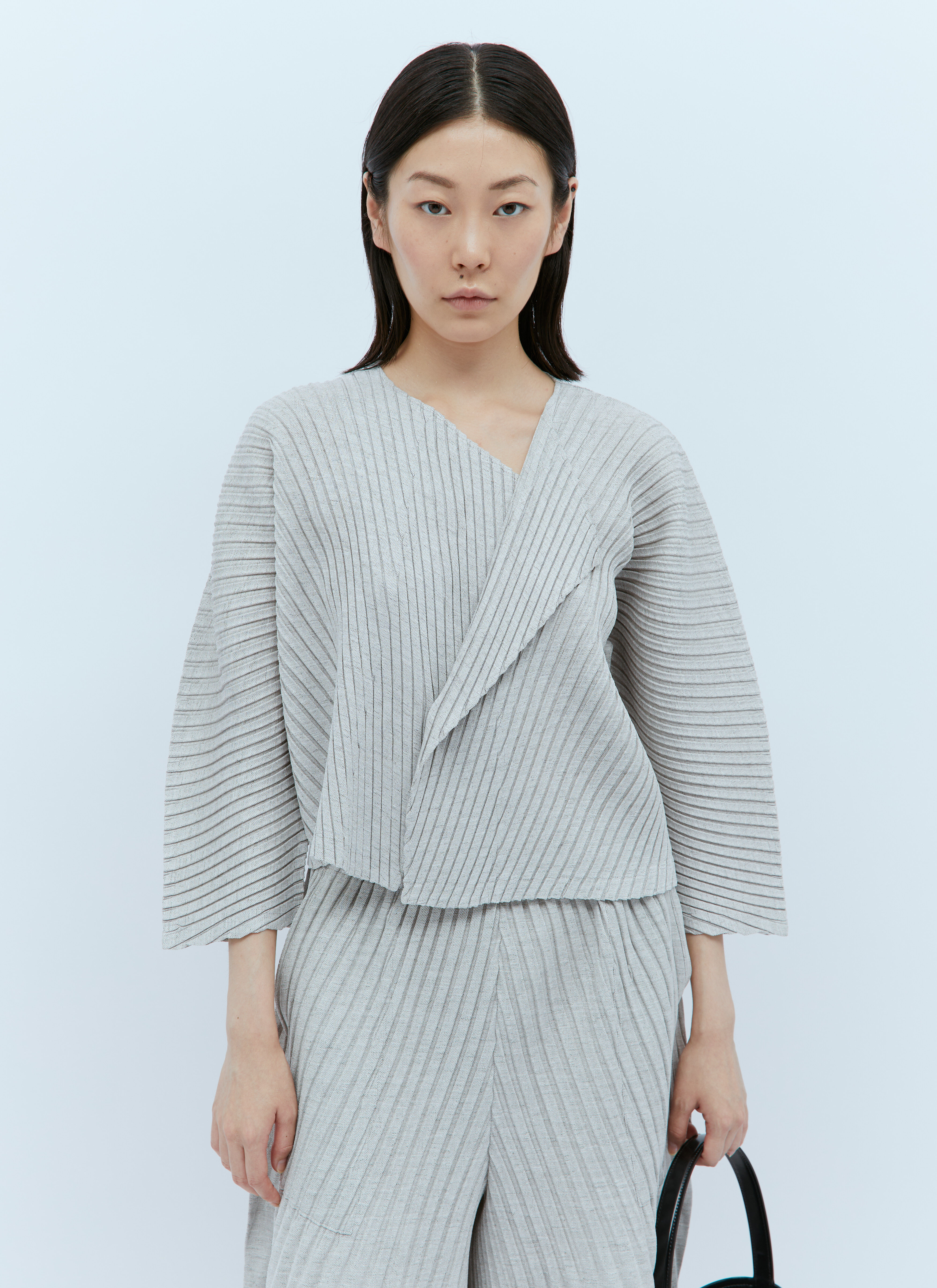 トップス ISSEY MIYAKE / Short cardigan Issey Miyake Women's' Linen Like Pleats Cardigan in Grey