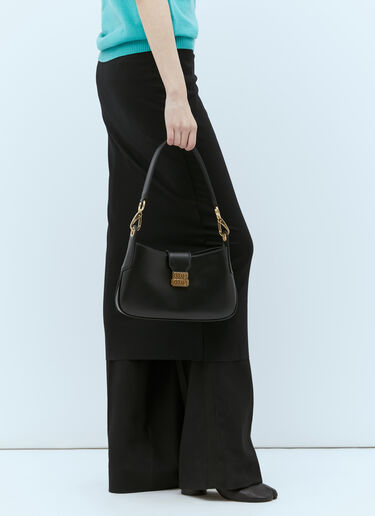 Miu Miu 로고 플라크 가죽 숄더백 블랙 miu0254085