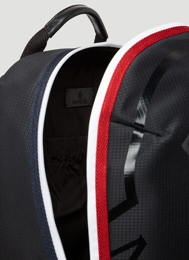 Moncler 컷 로고 프린트 백팩 블랙 mon0151033
