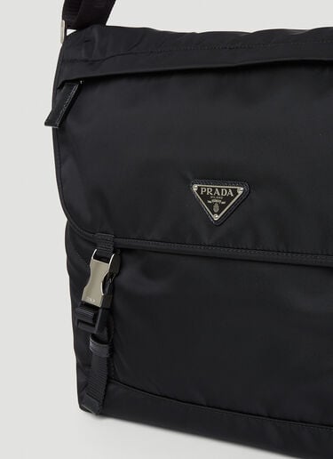 Prada 로고 플라크 메신저 크로스바디 백 블랙 pra0153021