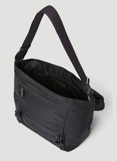 Prada 로고 플라크 메신저 크로스바디 백 블랙 pra0153021