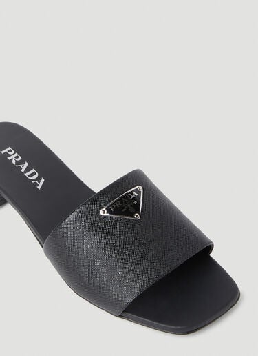 Prada 로고 플라크 블록 힐 샌들 블랙 pra0253009