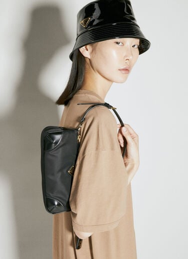 Re-Edition 2002 숄더백 Prada Re-Edition 2002 숄더백 블랙 pra0256035