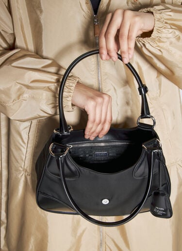 Re-Nylon과 가죽 숄더백 Prada Re-Nylon과 가죽 숄더백 블랙 pra0256046