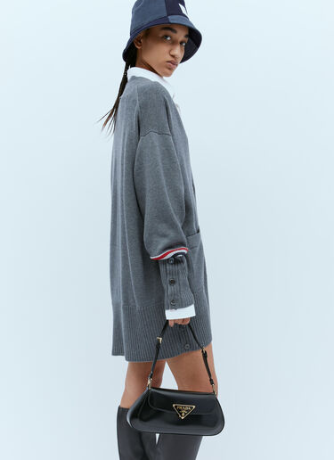 과장된 V 넥 울 카디건 Thom Browne 과장된 V 넥 울 카디건 그레이 thb0253015