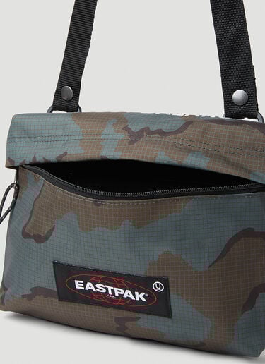 Eastpak x UNDERCOVER 카무플라주 크로스바디 백 블루 une0152007