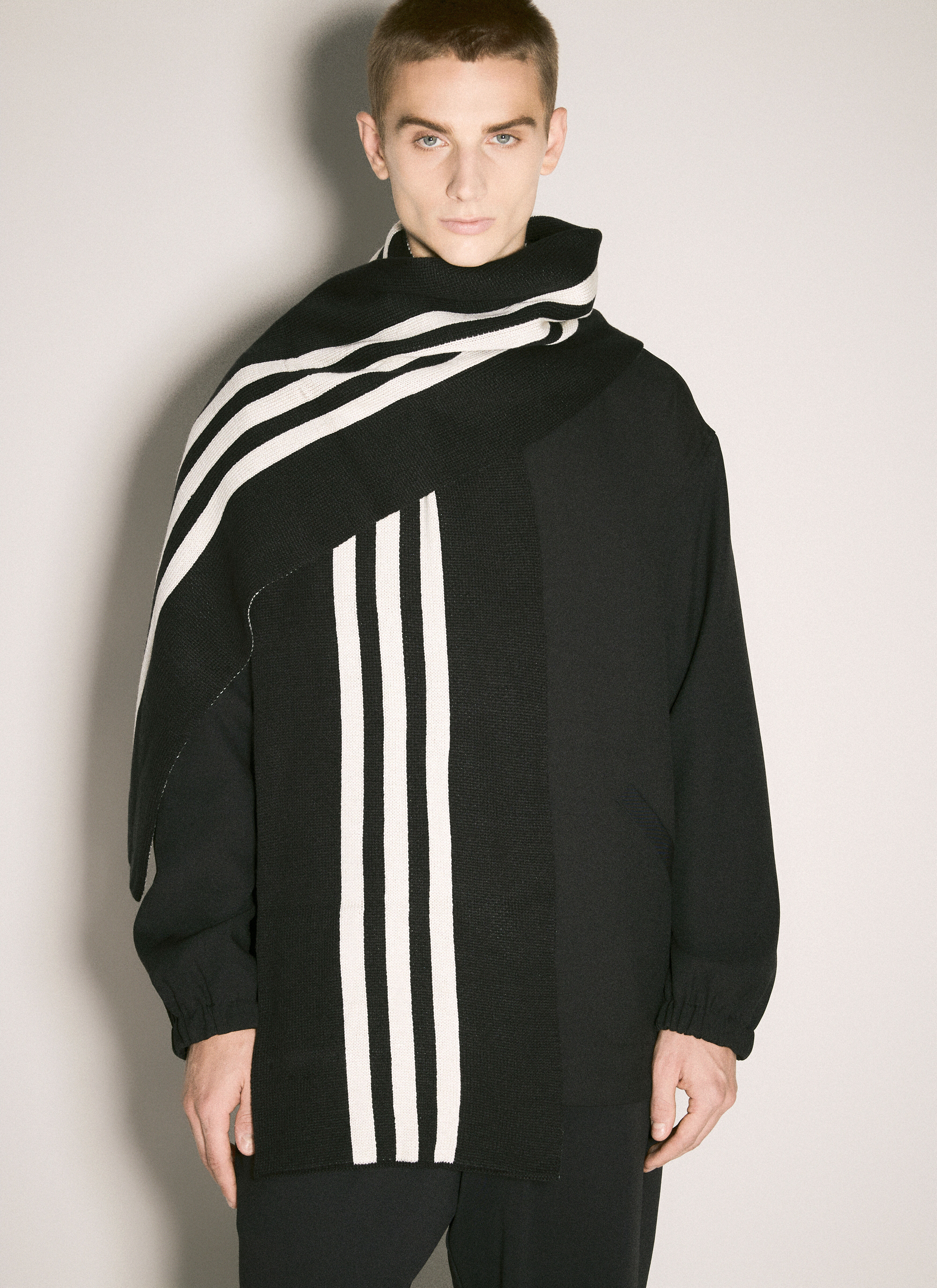 Y-3 ワイスリー　CH3 NYL HOODED SCARF 中綿マフラー Y-3（ワイスリー）の「Y-3 MIXED SCARF（マフラー）」 - WEAR