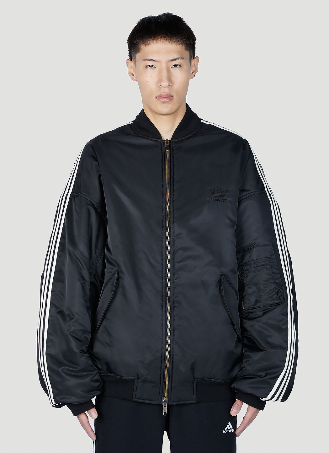 Balenciaga x adidas メンズ ストライプボンバージャケット の
