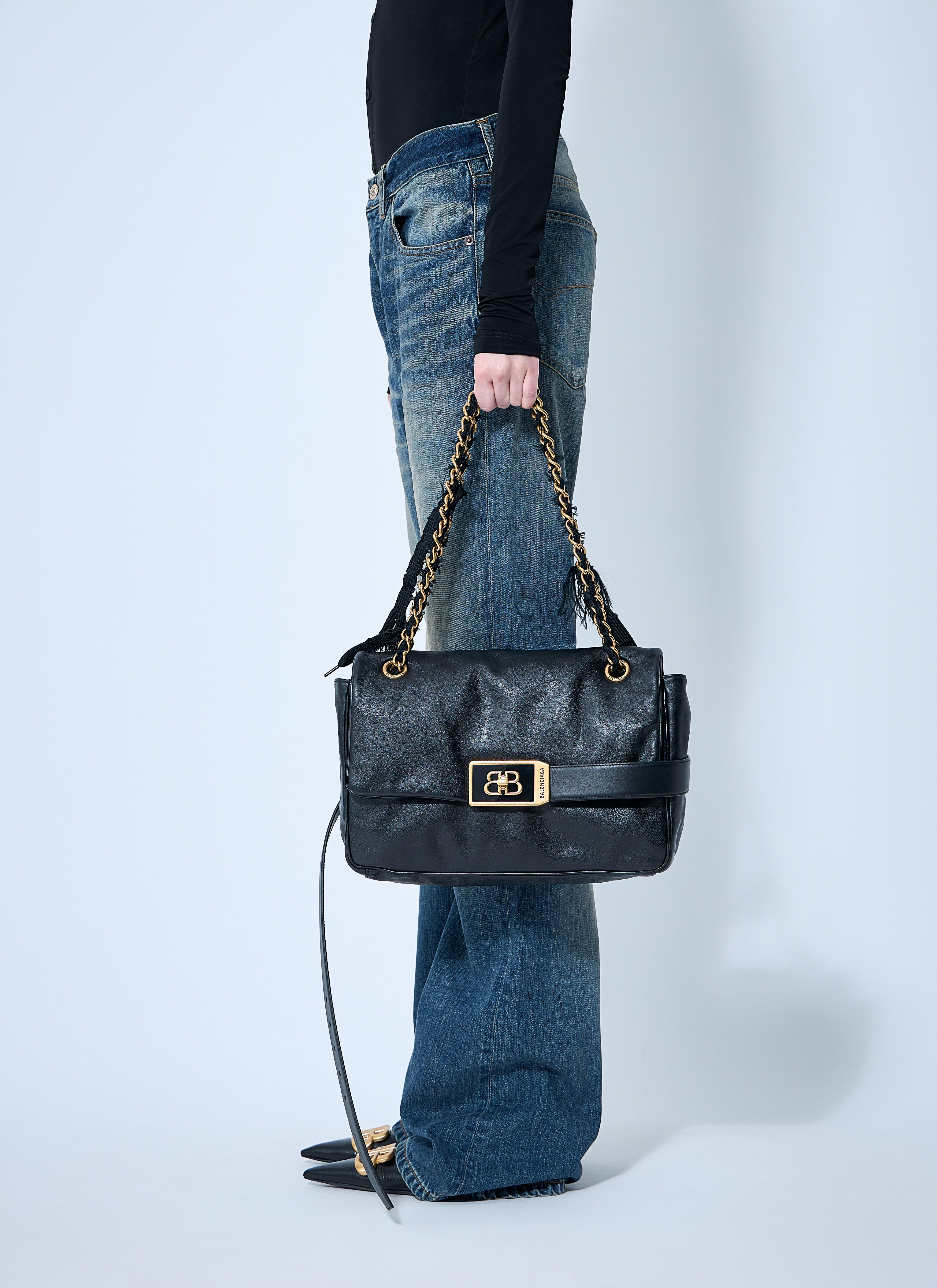 【VIP価格】BALENCIAGA Modu Flap Shoulder Bag Balenciaga Women's' Modu Flap Shoulder Bag in Black | LN-CC®